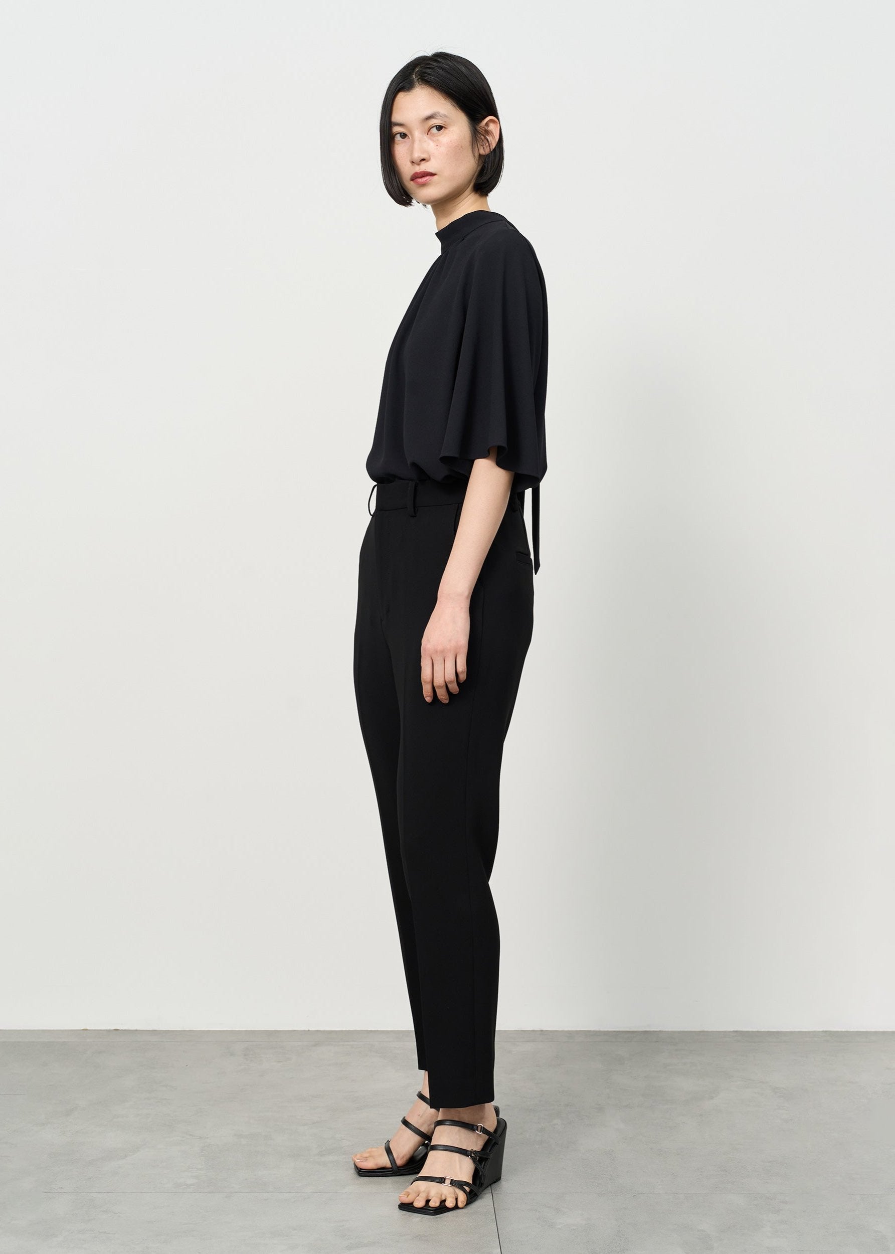 中線壓褶錐形褲