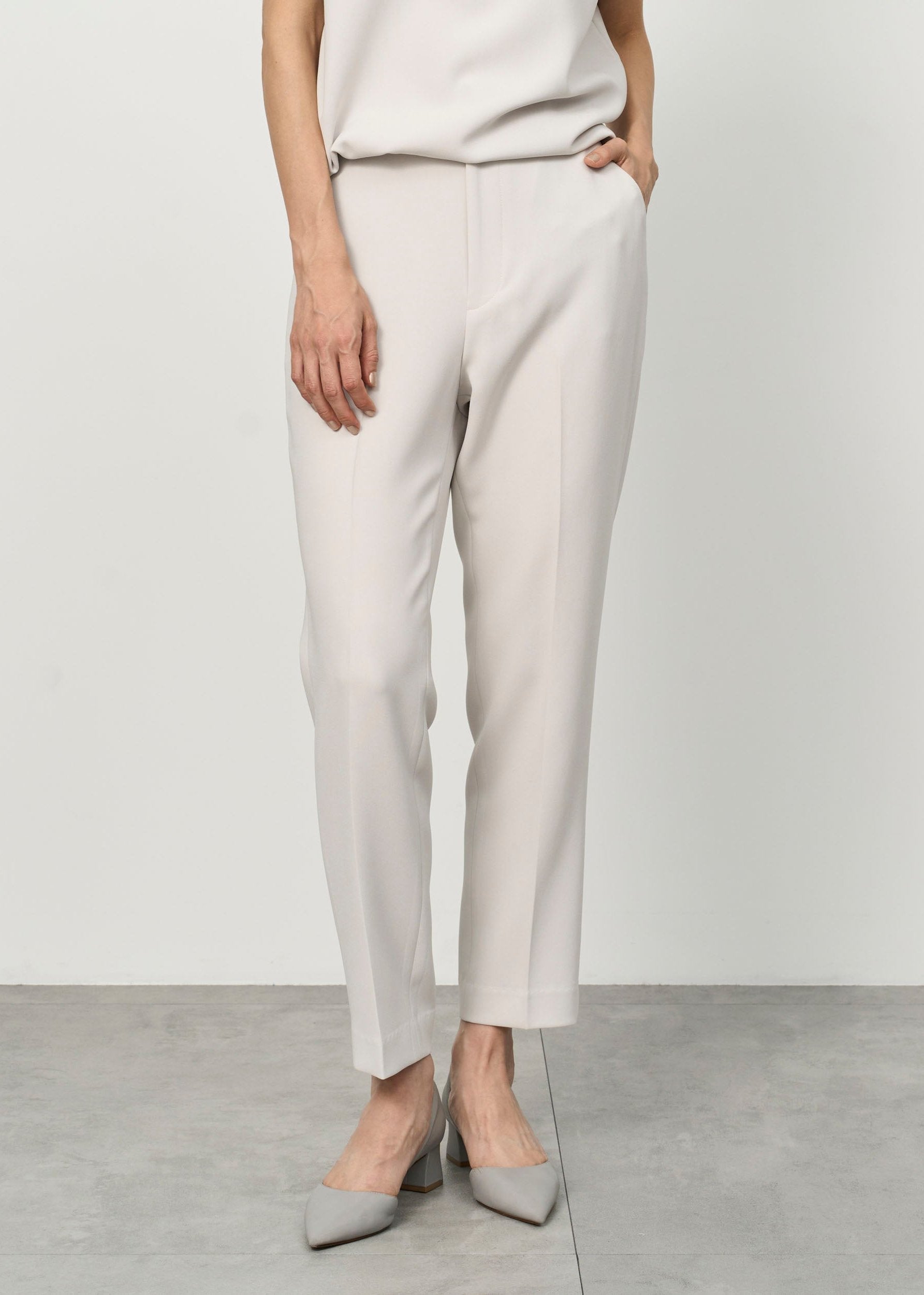 中線壓褶錐形褲