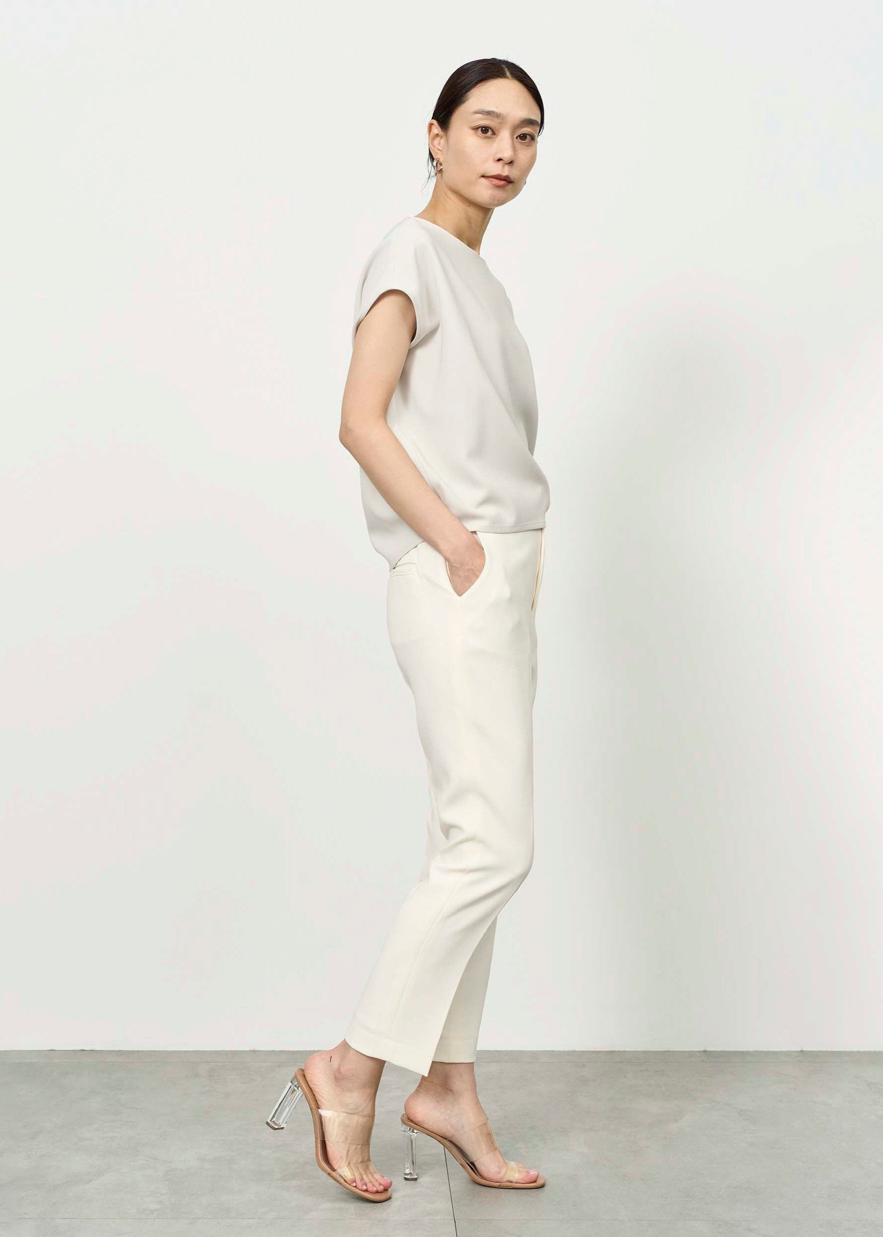 中線壓褶錐形褲