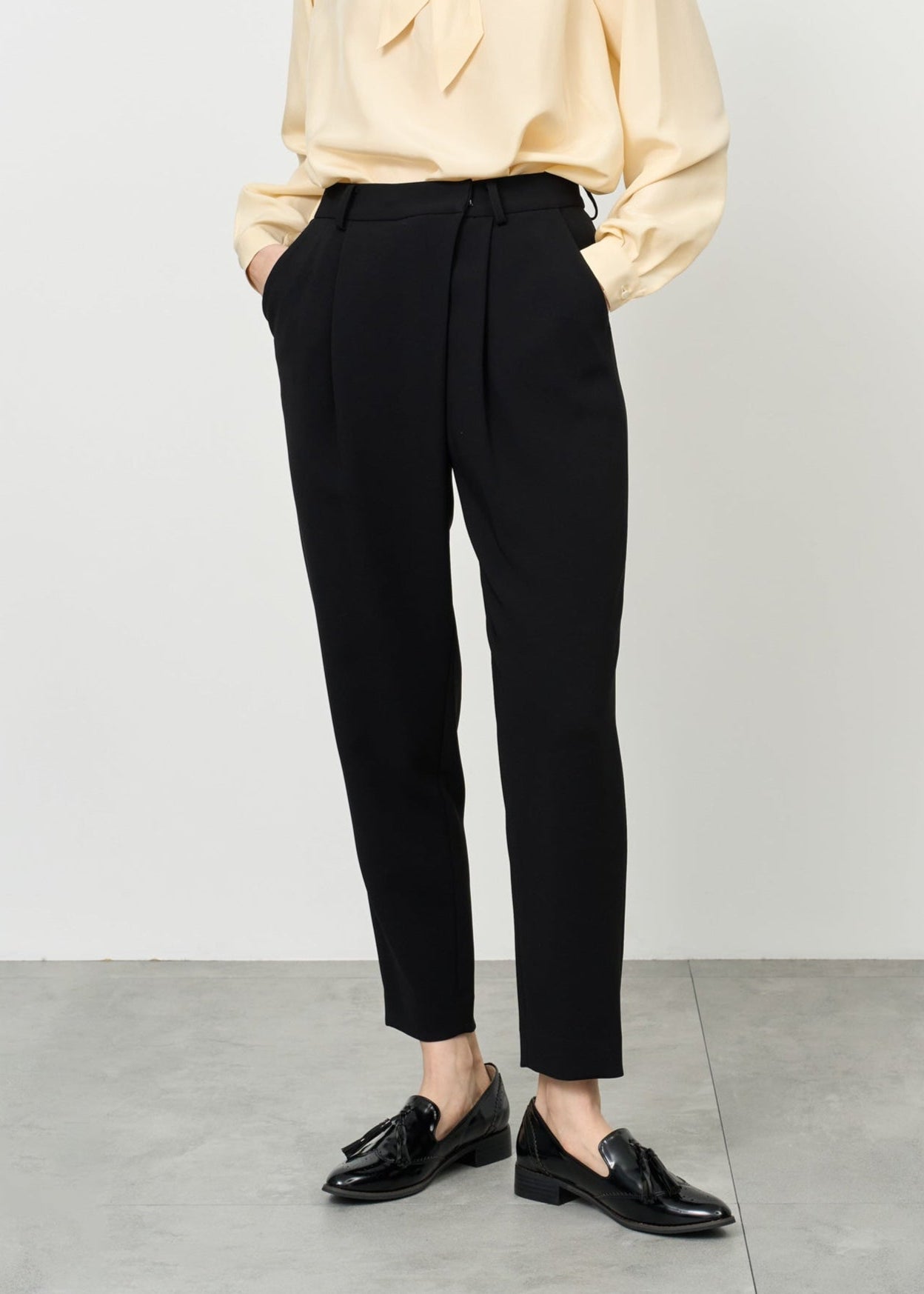 Pants display picture 1